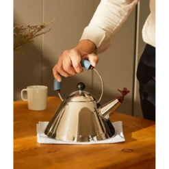 Alessi Wasserkessel 9093/1 1,0 l Michael Graves hellblau
