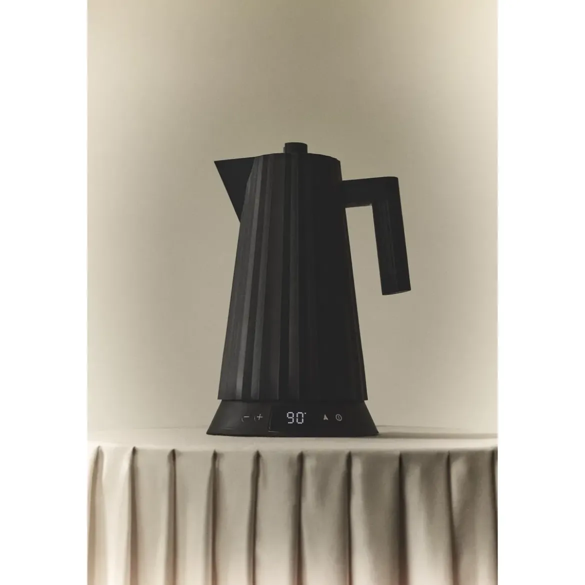 Alessi Wasserkocher 1,7 l 2200 W Plissé schwarz