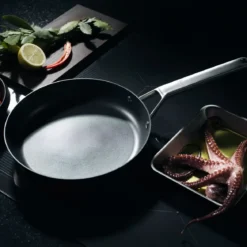 Fiskars Bratpfanne 26 cm Taiten schwarz