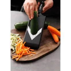 Microplane V-Hobel mit Julienneklingen-Einsatz 36 cm Speciality schwarz