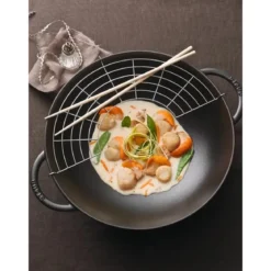 Staub Wok mit Glasdeckel 37 cm schwarz