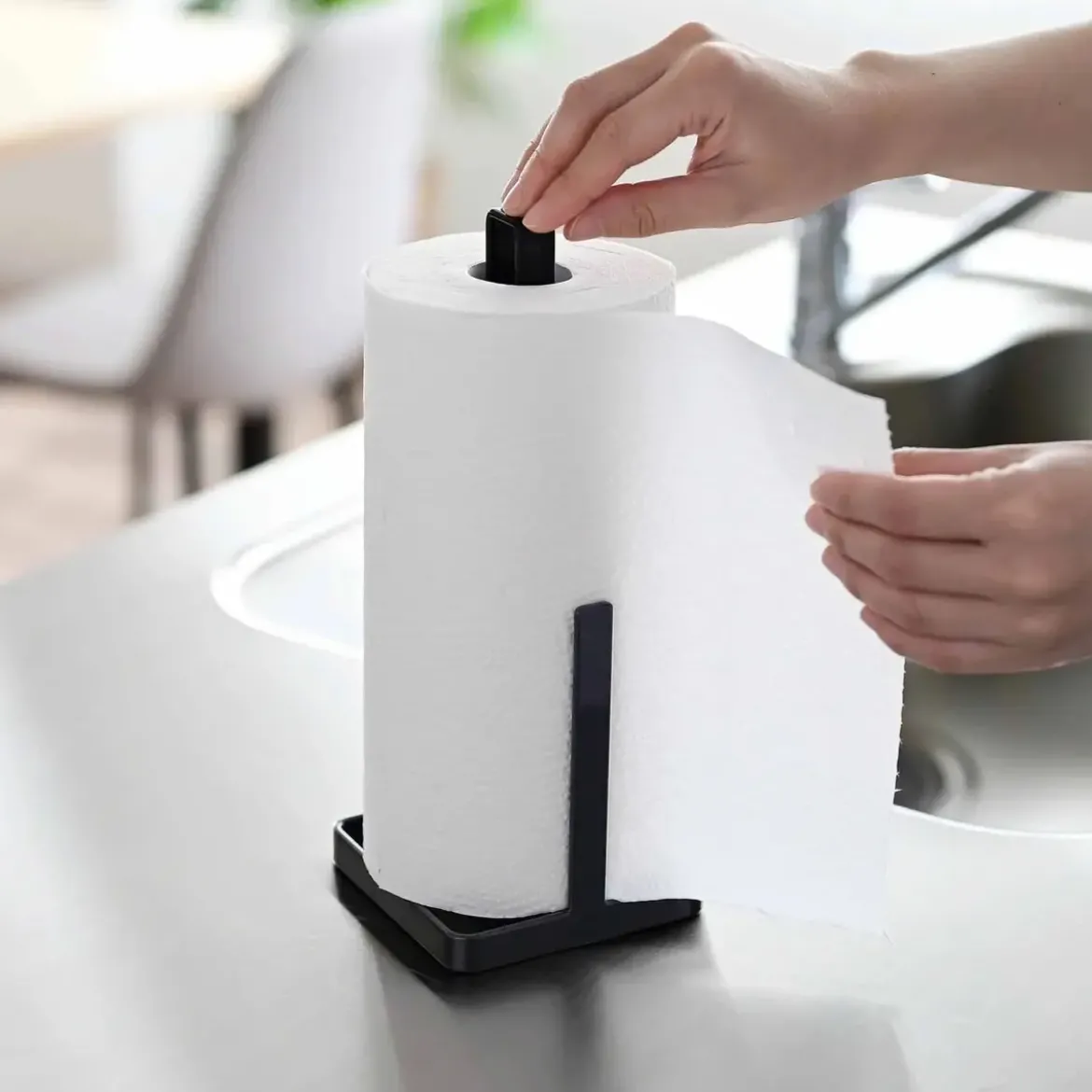 Yamazaki Küchenrollenhalter 27 cm Tower schwarz