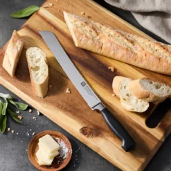 Zwilling Vier Sterne Brotmesser 23 cm schwarz